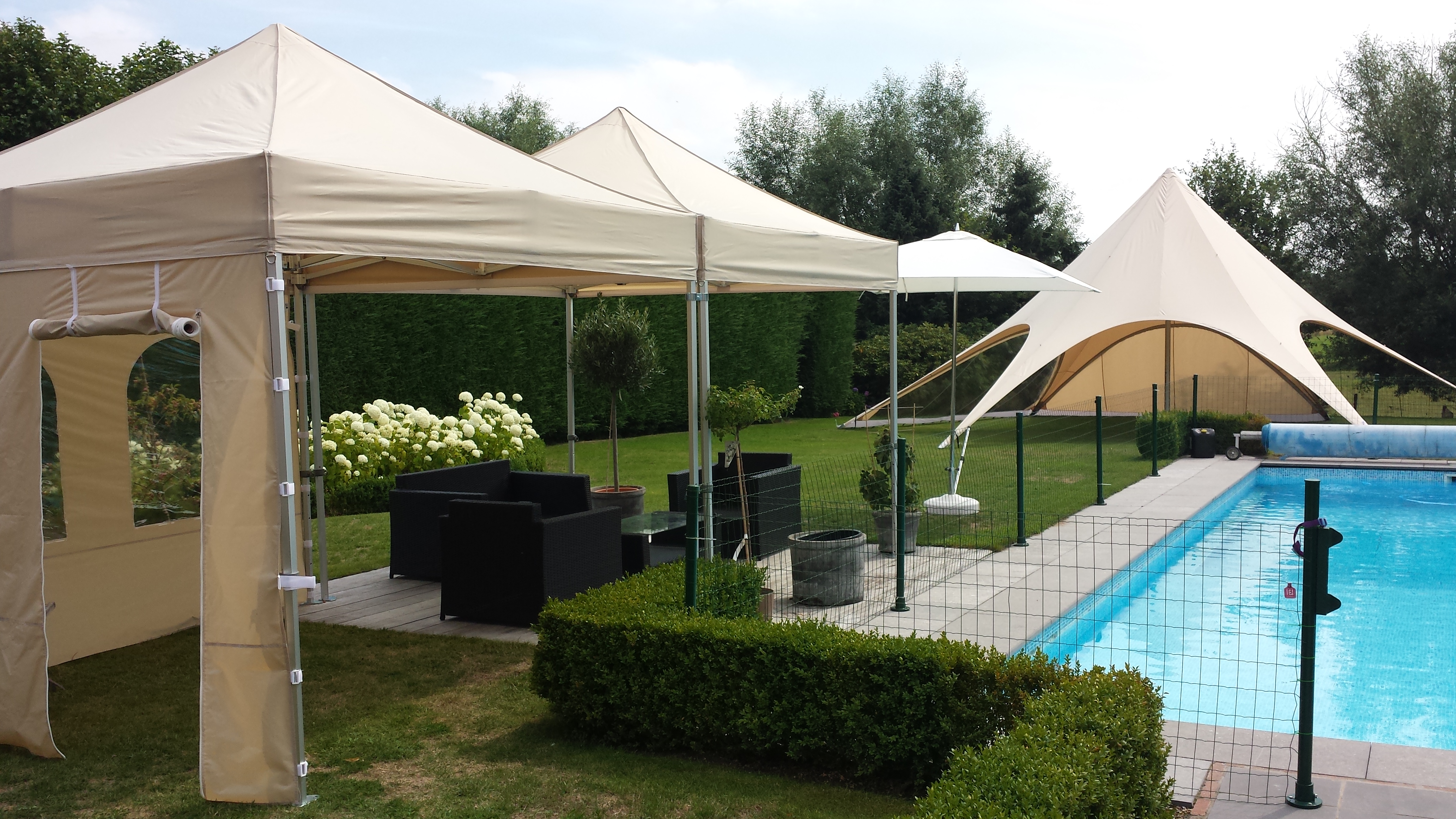 Partytent 3x3 beige opstelling in combinatie met StarShade