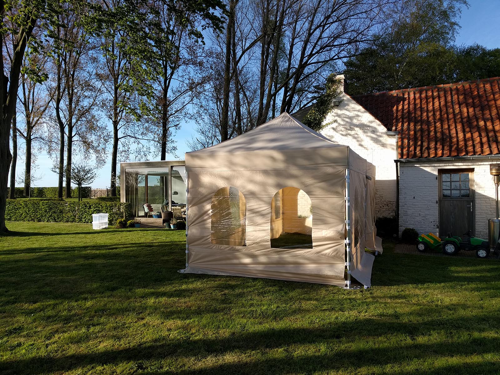 Partytent 3x3 beige Opstelling voor communie feest